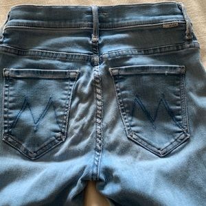 Mother THE WEEKENDER FRAY. I am a size 26 and these pants fit like a glove.